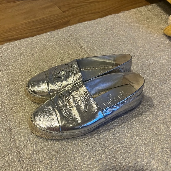 Authentic Chanel laminated CC espadrilles - Picture 3 of 8